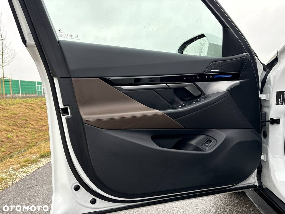 BMW Seria 5 520d xDrive - 23