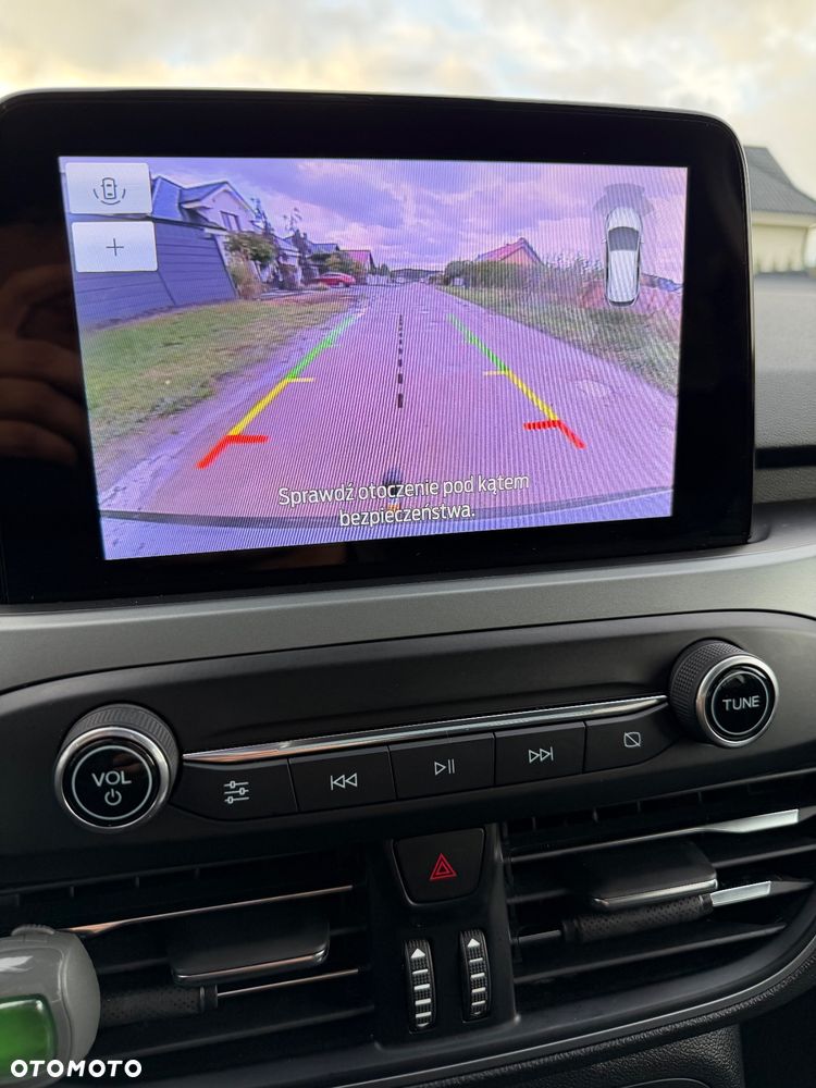 Ford Focus Turnier 1.0 EcoBoost Start-Stopp-System COOL&CONNECT DESIGN - 29