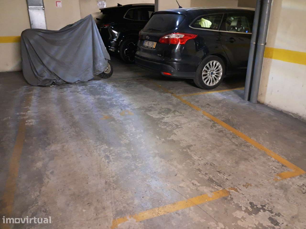 Lugar de estacionamento/ Parking space for rent - Grande imagem: 3/8