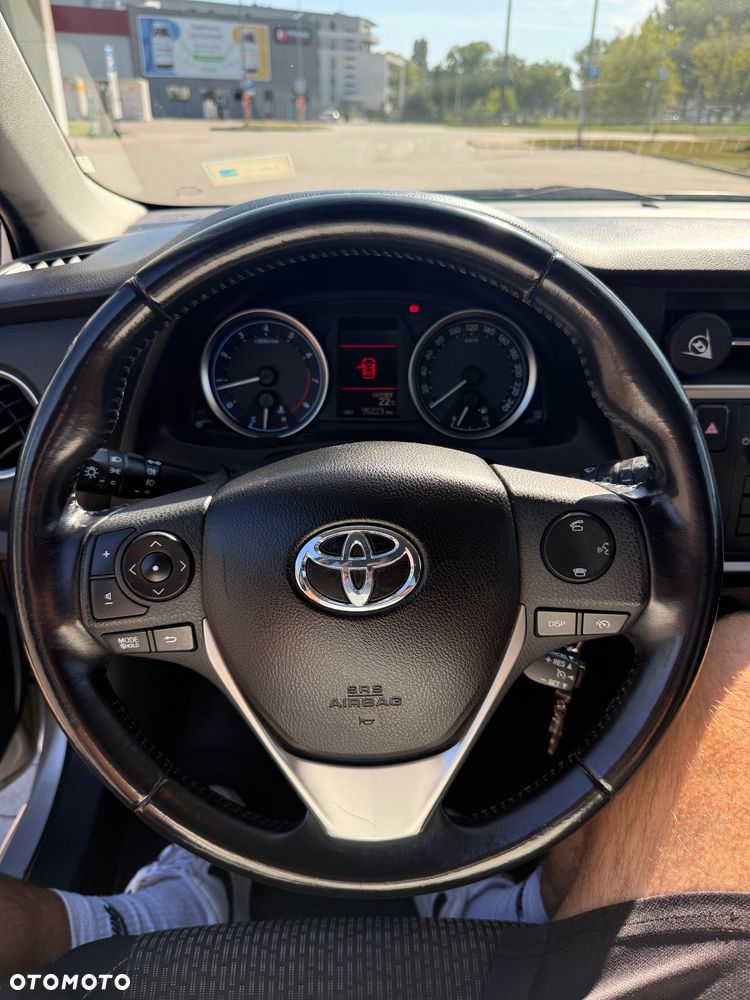 Toyota Auris 1.6 Premium - 19