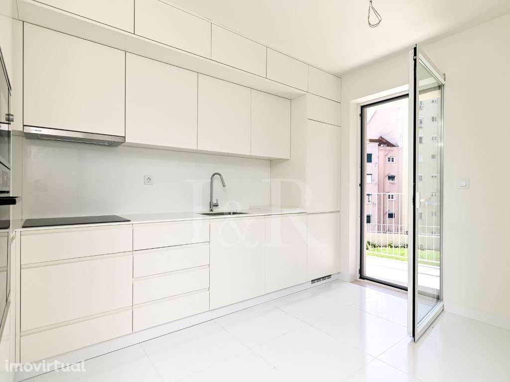 Apartamento T2 com terraço e estacionamento no Areeiro - Grande imagem: 3/41