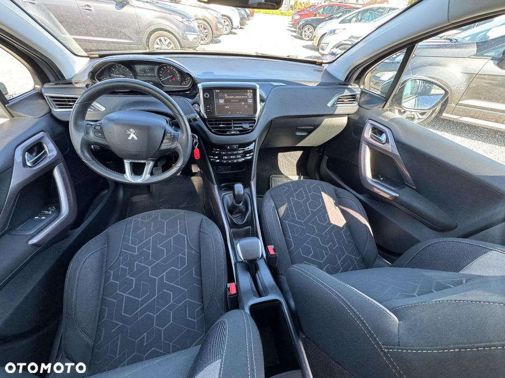 Peugeot 2008 1.2 Pure Tech Style - 15