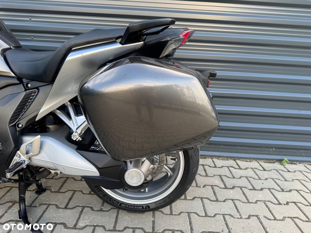 Honda VFR - 14