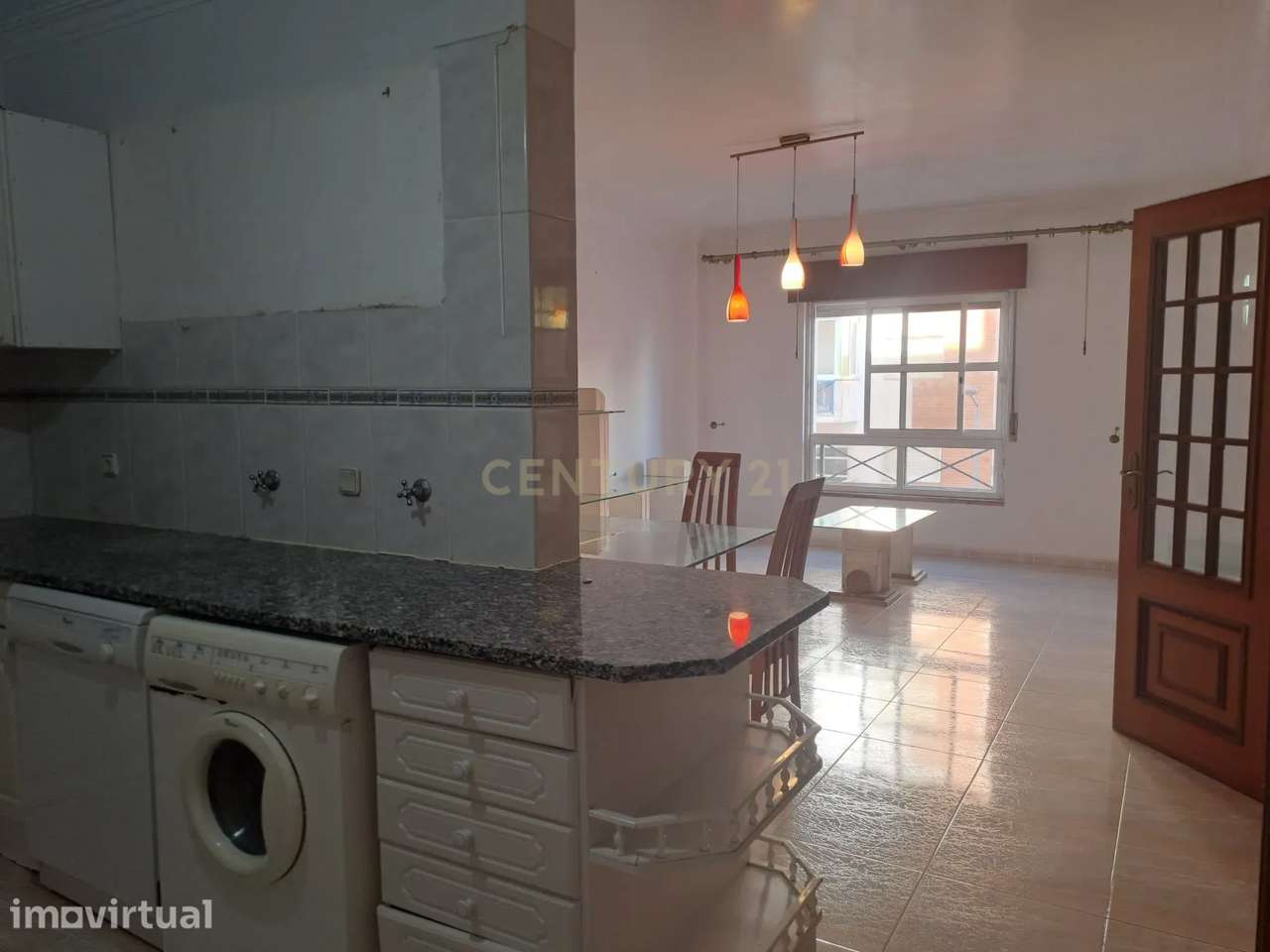 Apartamento T2 em excelente localização - Grande imagem: 2/27