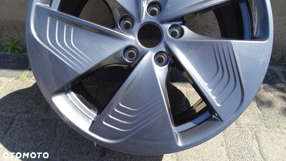 CUPRA BORN 10E - felga 7.5Jx18H2 ET50 5x112 - 3