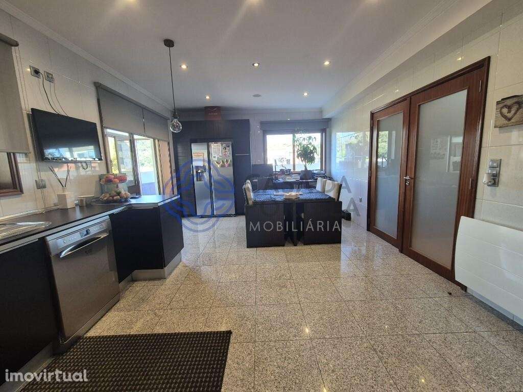 Duplex T3 com Terraço Amplo – Excelentes Áreas e Luminosidade - Grande imagem: 3/24