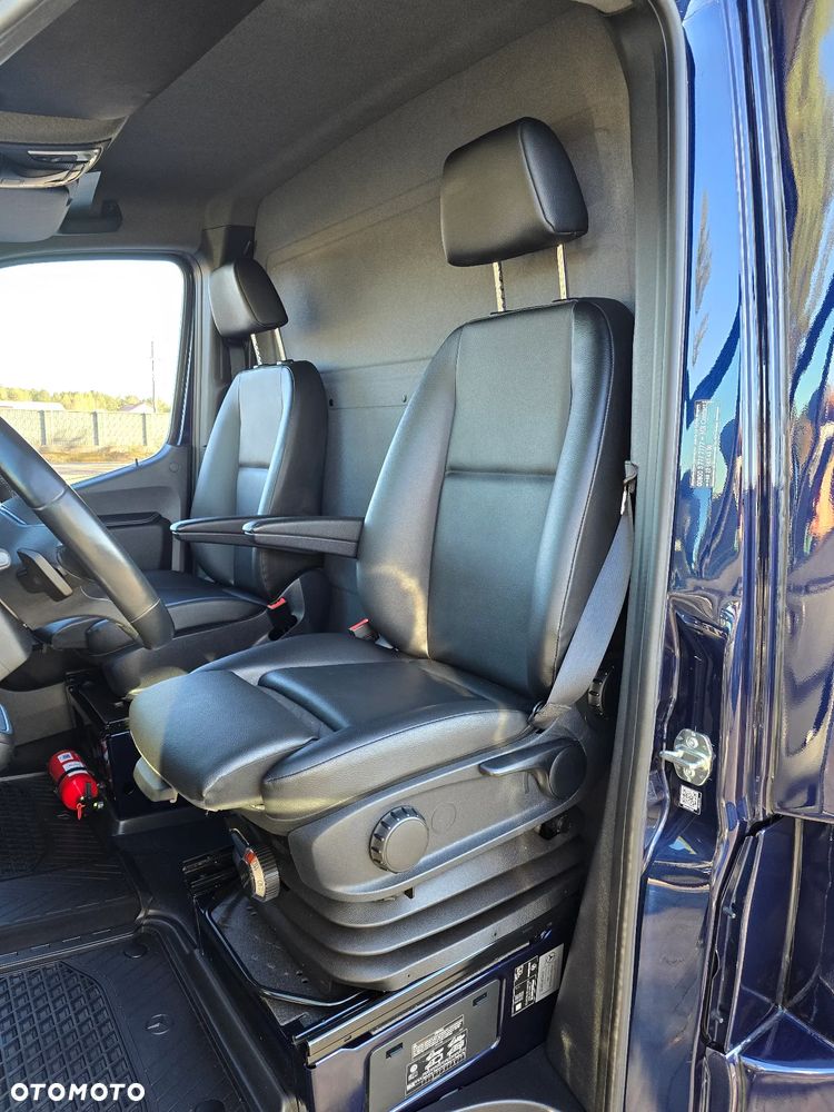 Mercedes-Benz SPRINTER 319 3.0 CDI KONTENER 4,28cmDługi 2,29cmSzero 2,24cmWysok + WINDA 750Kg 42Tyś km SERWIS DO OSTATNIEGO Km ASO MERCEDES-BENZ SALON PL STAN NOWY NOWY NOWY FABRYCZNA GWARANCJA - 37