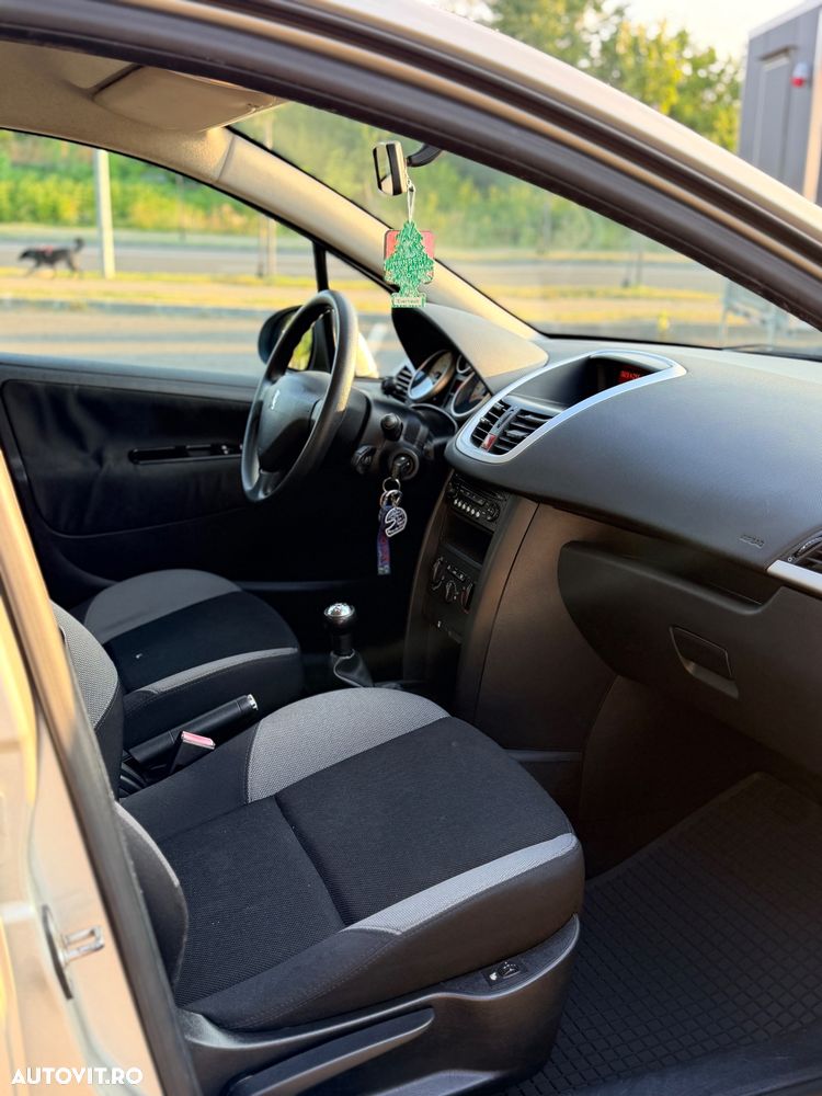 Peugeot 207 1.4 HDI Trendy - 17