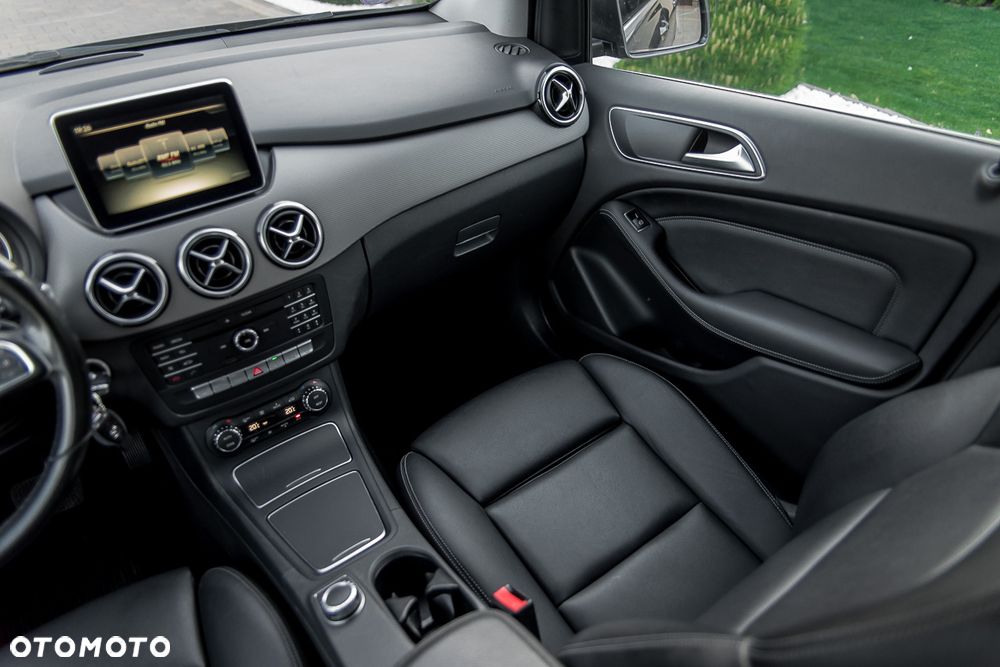Mercedes-Benz Klasa B 180 7G-DCT Style - 28