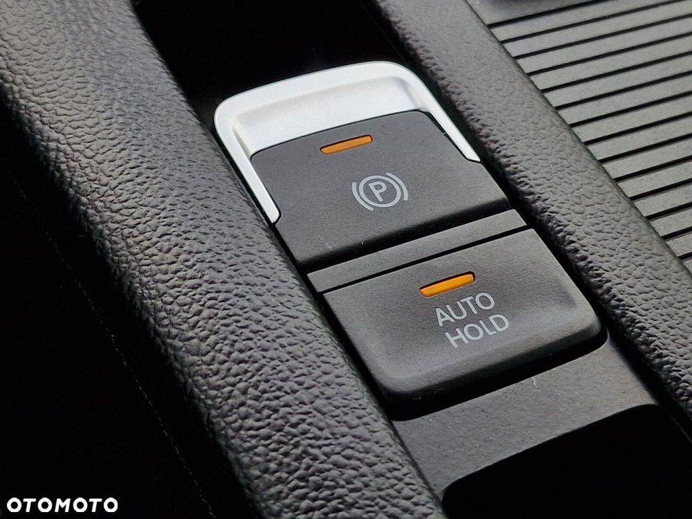Volkswagen Passat 2.0 TDI EVO Business - 26