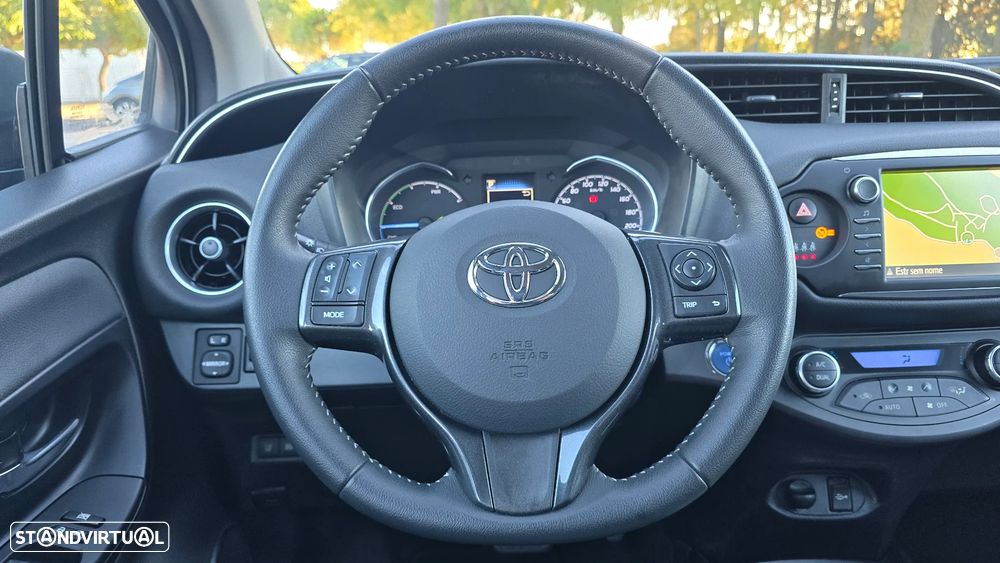 Toyota Yaris 1.5 HSD 20 Anos - 42