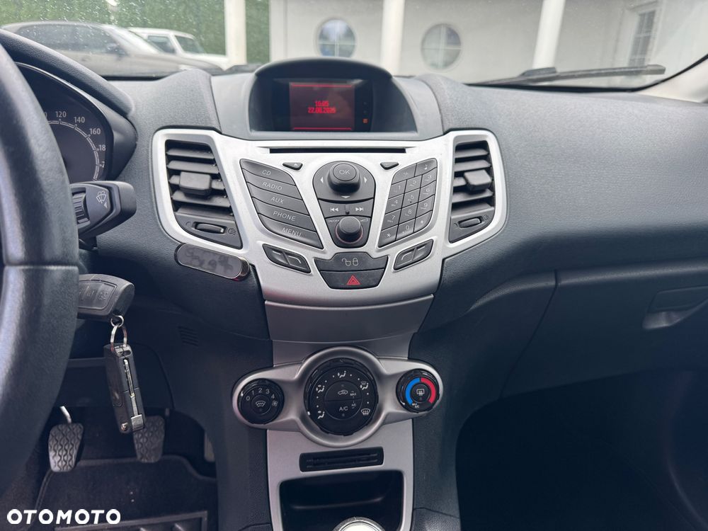 Ford Fiesta 1.25 Ambiente EU5 - 13