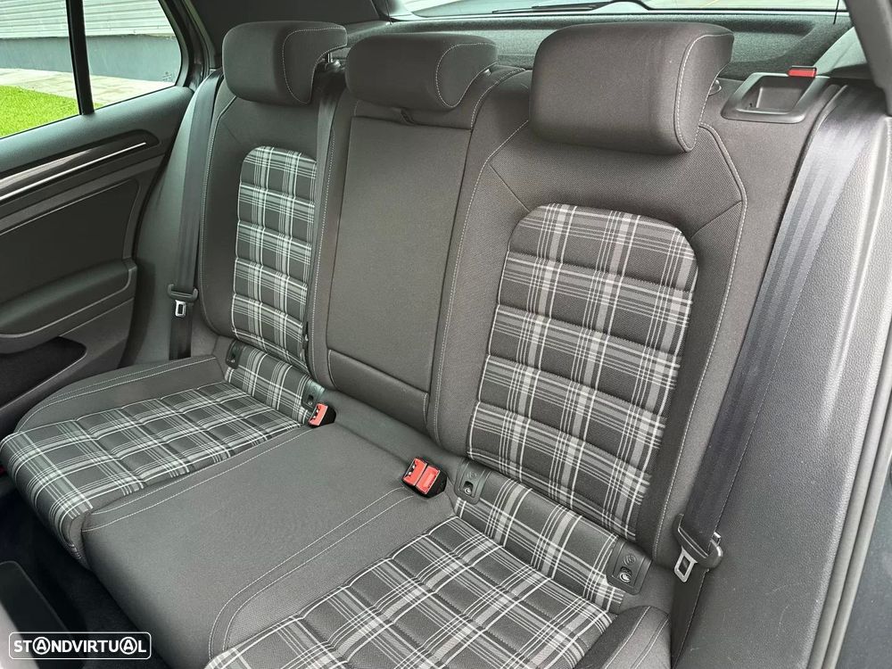 VW Golf 2.0 TDI GTD - 37