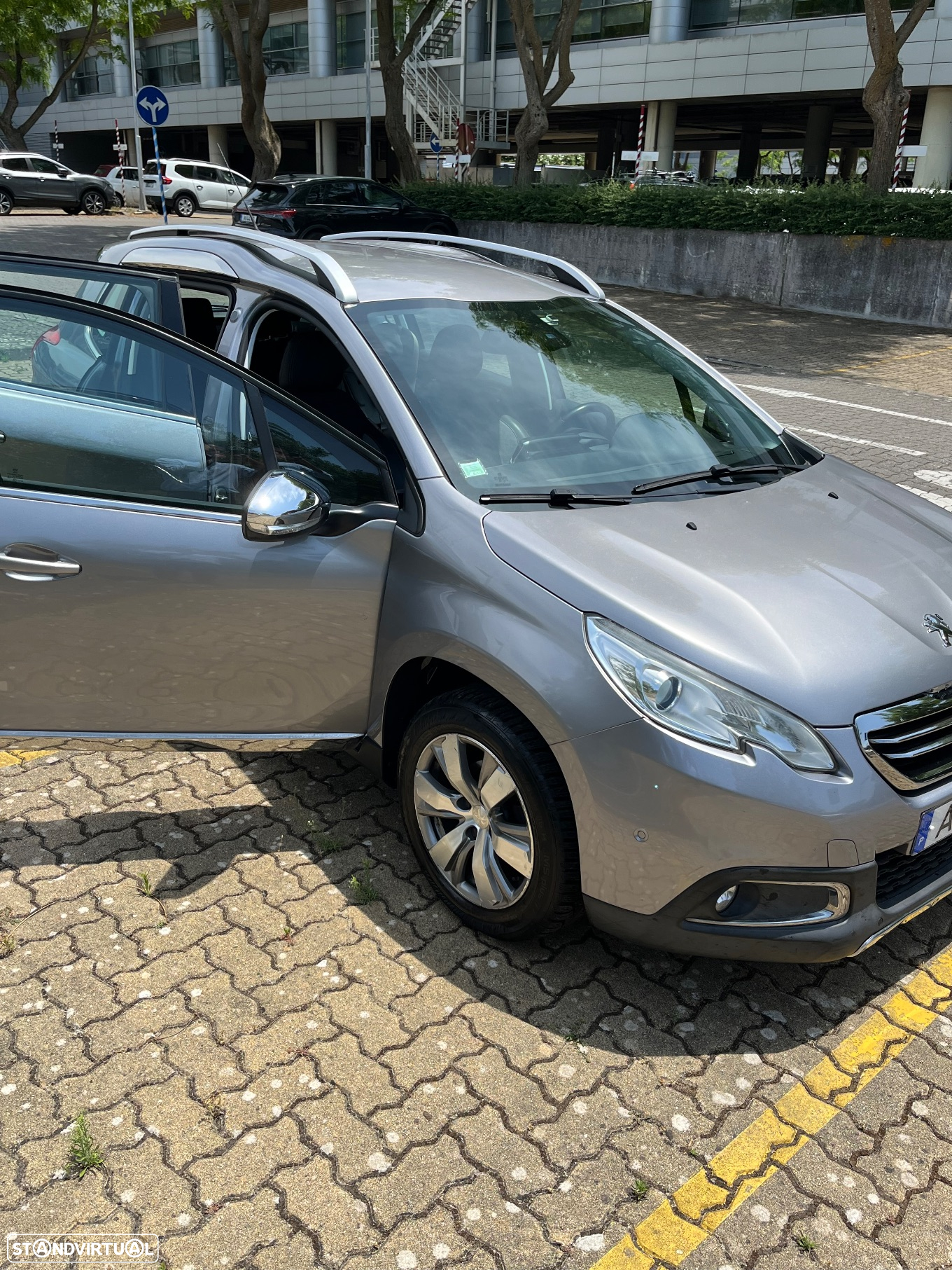 Peugeot 2008 1.2 PureTech Allure - 14