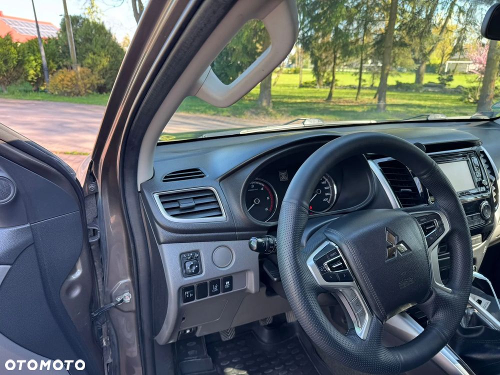 Mitsubishi L200 2.4 d DC Intense + - 3