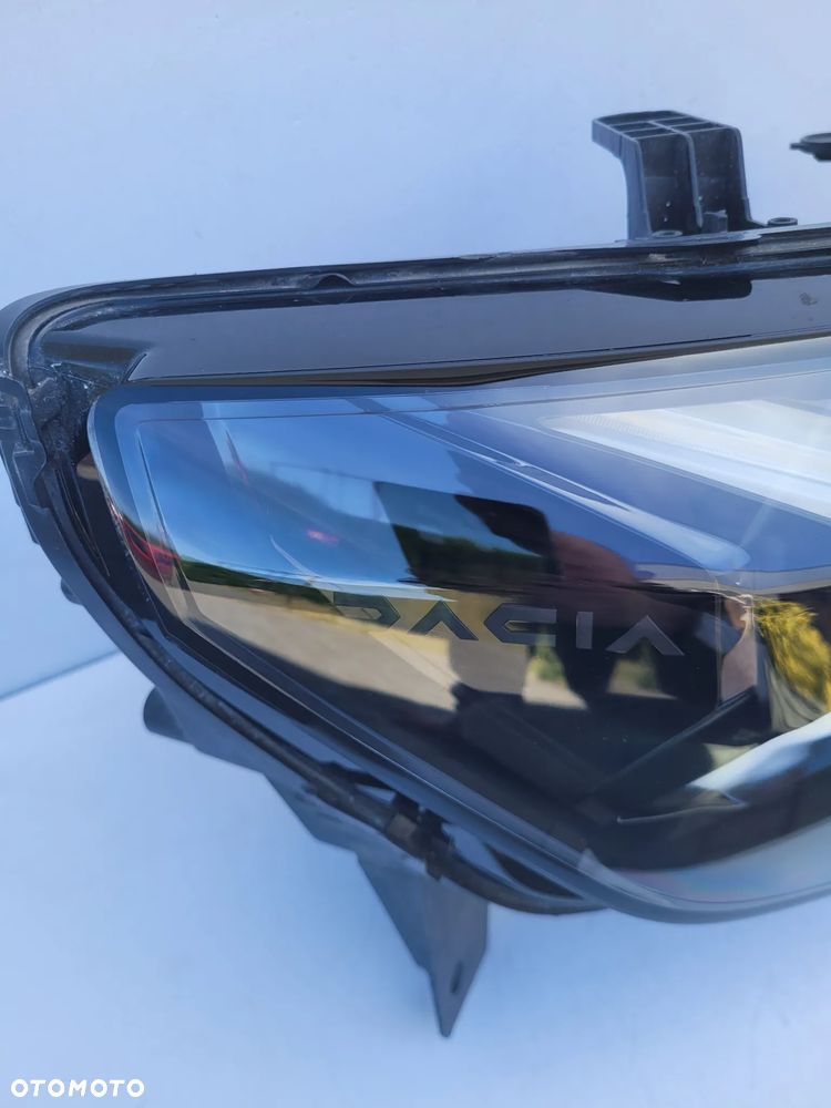 Dacia Duster III lampa przód prawa full led biala - 3