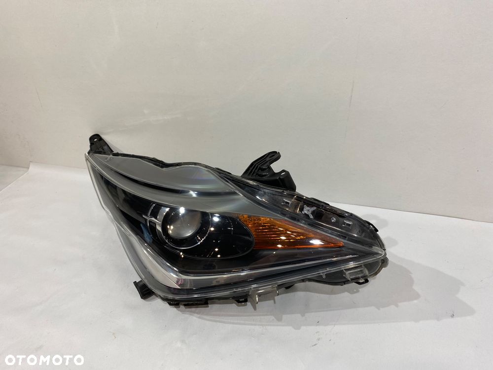 TOYOTA AYGO II LAMPA PRAWA PRZÓD EUROPA - 3