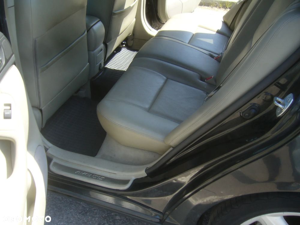 Toyota Avensis 2.2 D-4D Prestige - 16