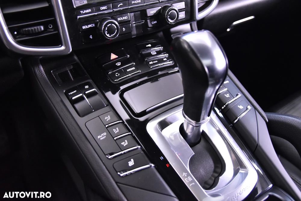 Porsche Cayenne - 18