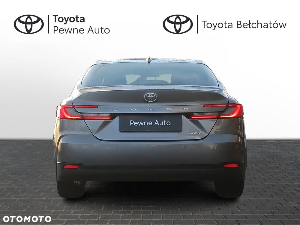 Toyota Camry - 4