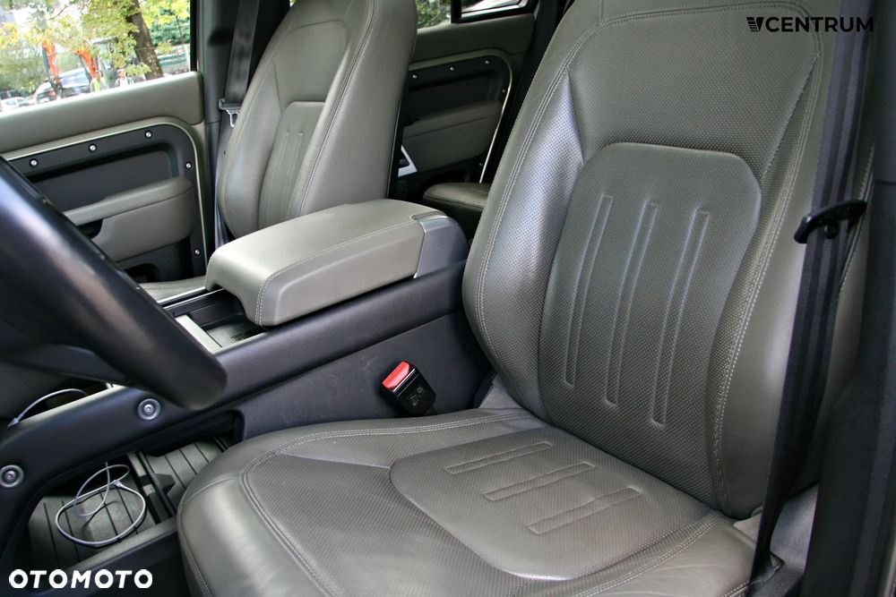 Land Rover Defender 2.0 D240 - 11