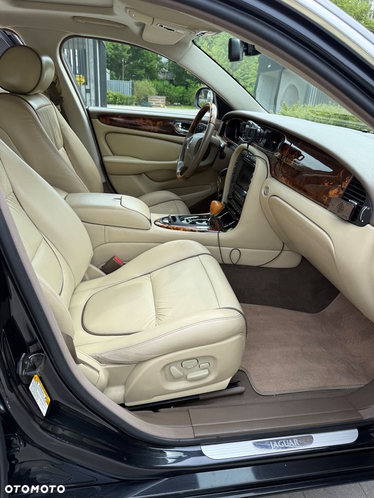Jaguar XJ XJ8 4.2 LWB Executive - 8