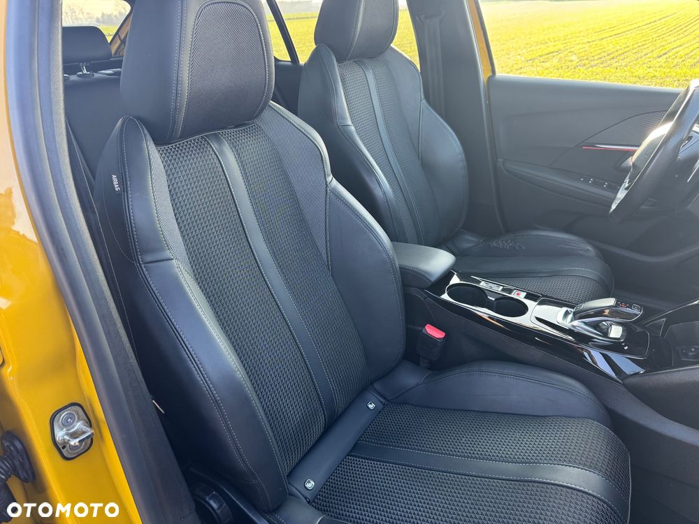 Peugeot 208 PureTech 100 EAT8 GT Pack - 33