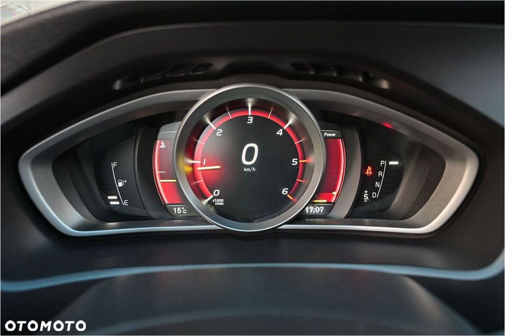 Volvo V40 D3 Geartronic RDesign - 22