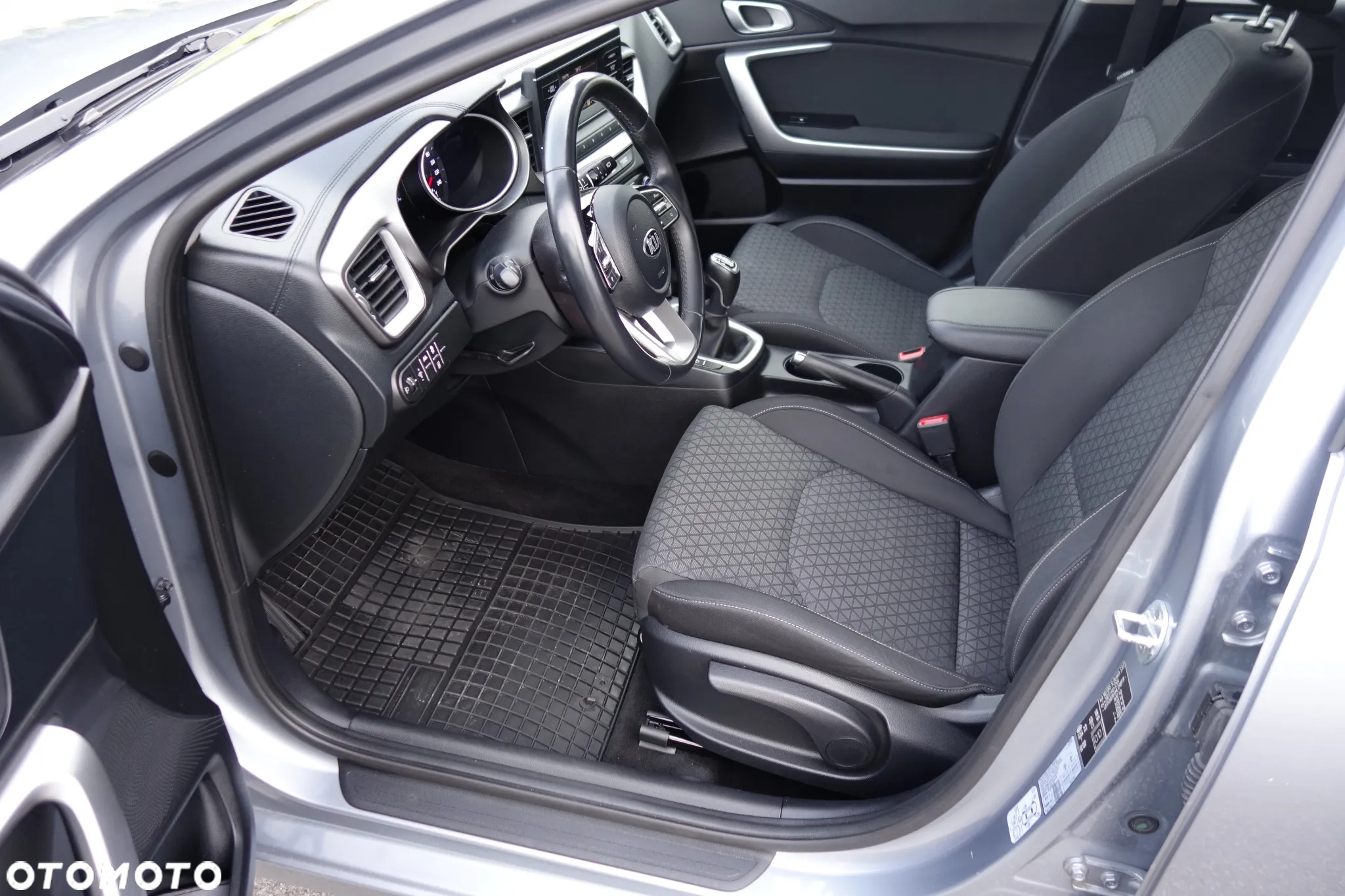 Kia Ceed - 11