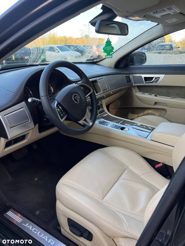 Jaguar XF 2.2 D Luxury - 7