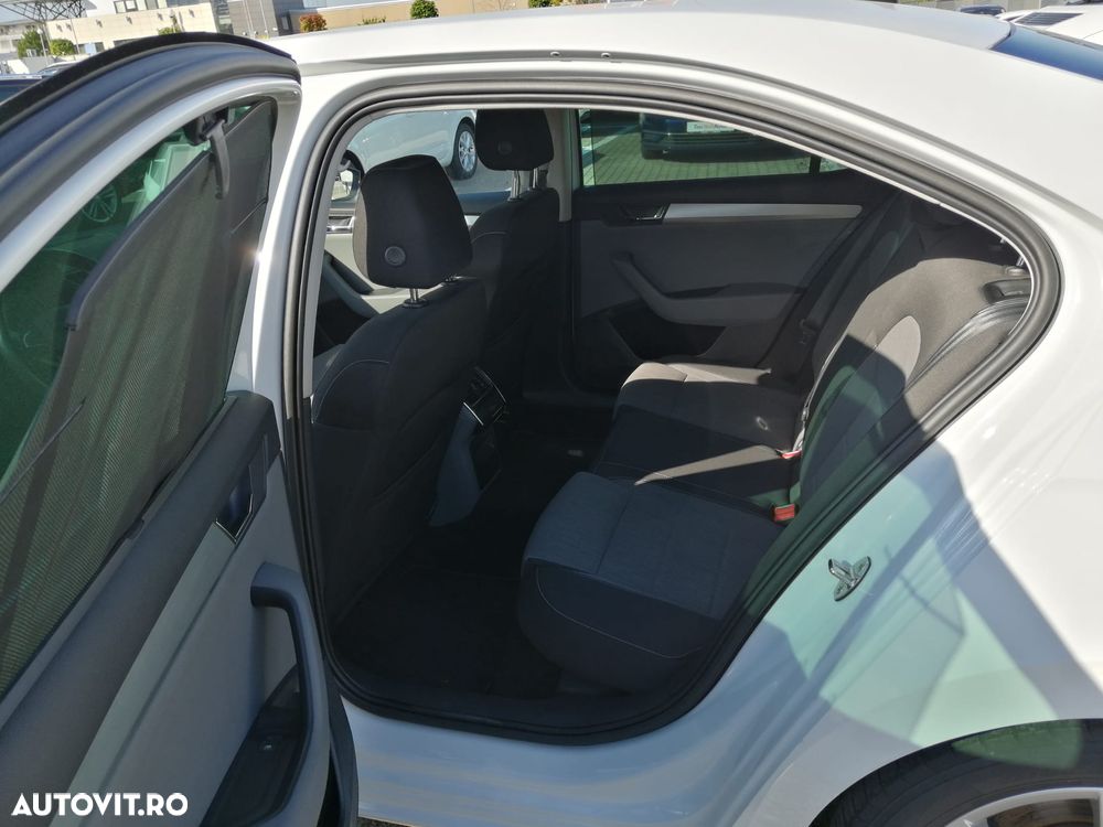 Skoda Superb 2.0 TDI DSG Style - 4