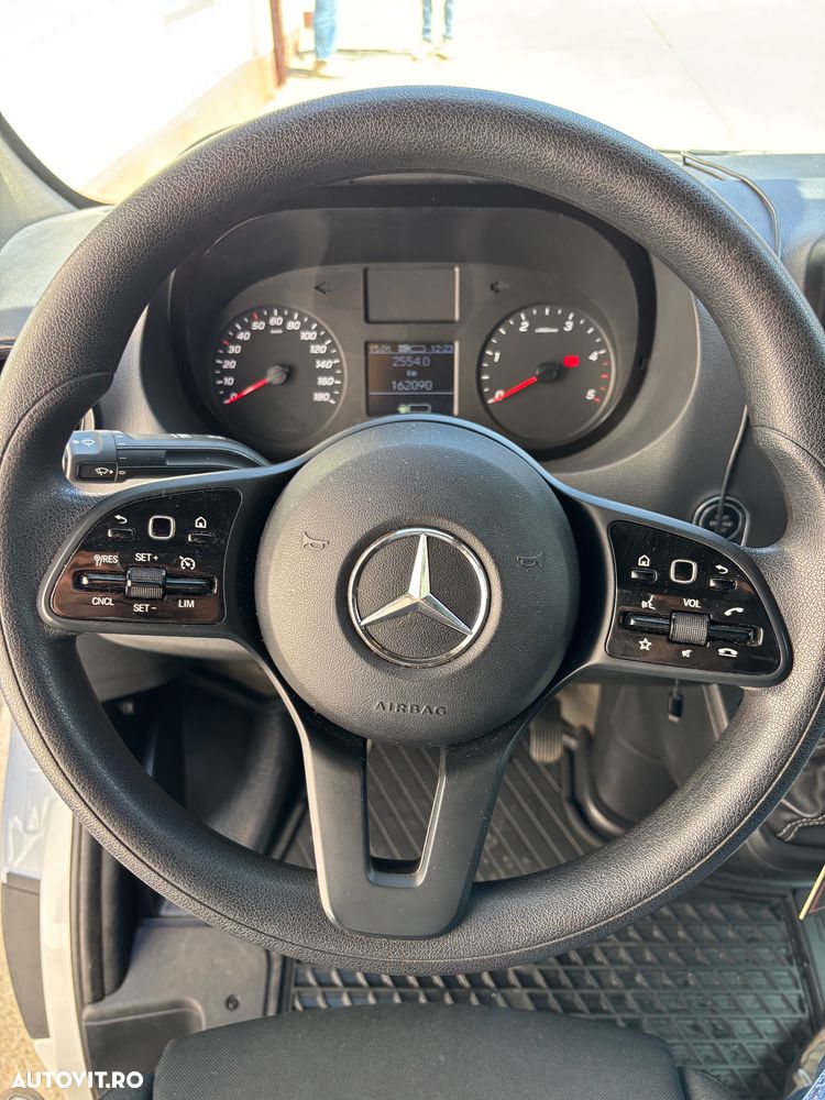 Mercedes-Benz Sprinter - 11