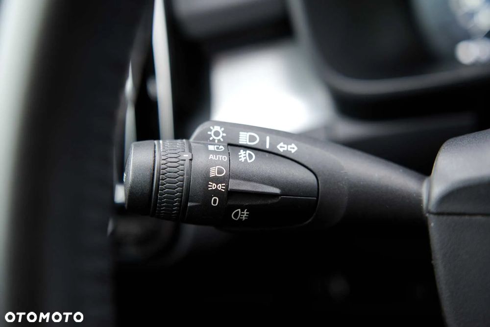Volvo XC 40 B4 B AWD DKG Momentum Pro - 18