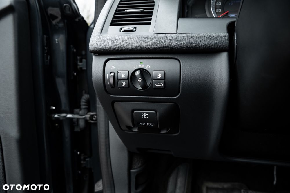 Volvo XC 60 2.4D AWD - 28