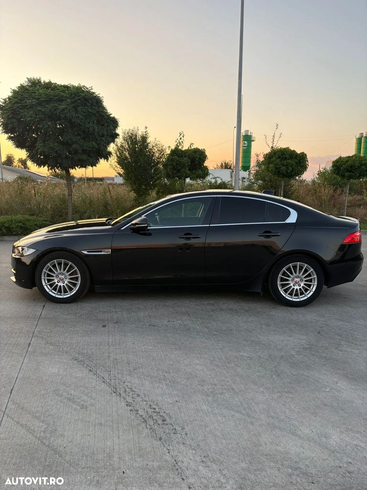 Jaguar XE 2.0 Prestige - 2