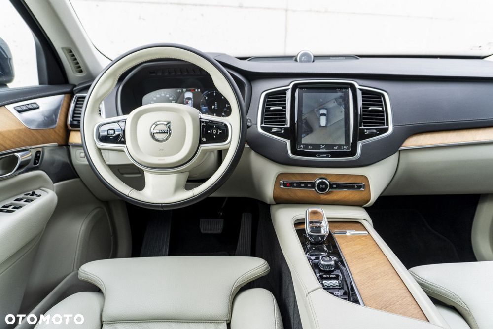 Volvo XC 90 - 9