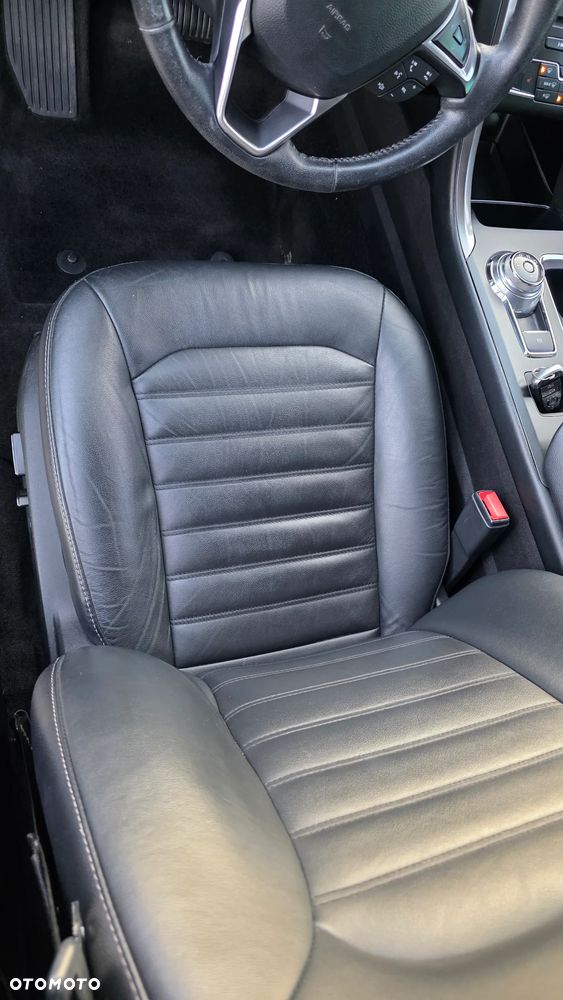 Ford Fusion 2.0 EcoBoost Titanium - 13