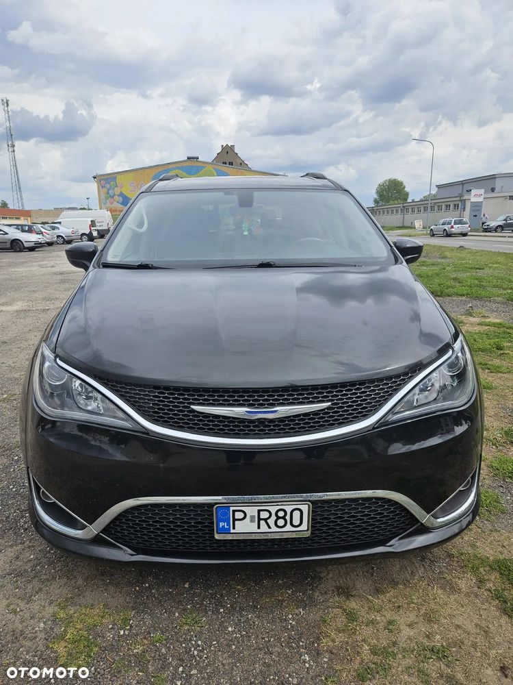 Chrysler Pacifica - 4