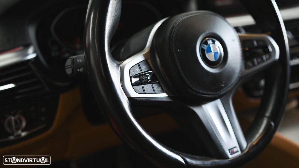 BMW 520 d Pack Desportivo M Auto - 53