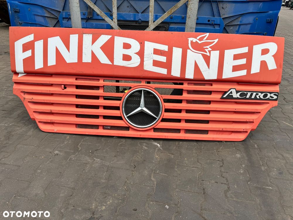 Kompletna maska, atrapa, antrapa, grill, policzki Mercedes Actros MP1 - 1