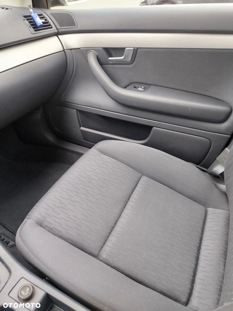 Audi A4 Limousine - 8