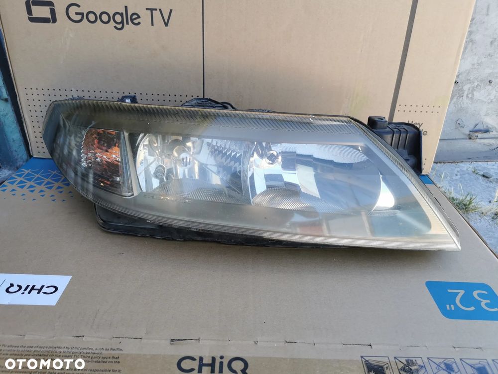 Renault Laguna II Lampa prawy przód przednia prawa XENON 8200002466 - 1