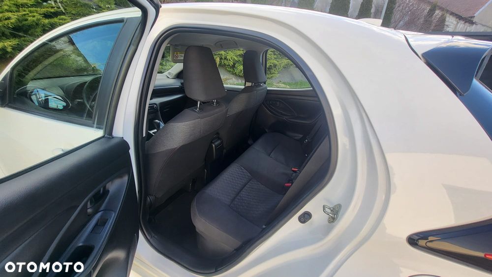 Toyota Yaris Hybrid 100 Dynamic - 15