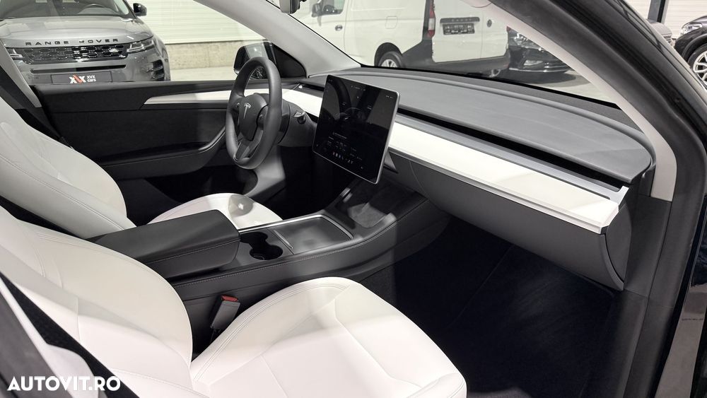 Tesla Model Y Performance Dual Motor AWD - 23