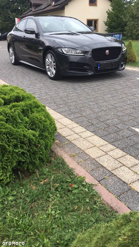 Jaguar XE 2.0 D R-Sport - 28