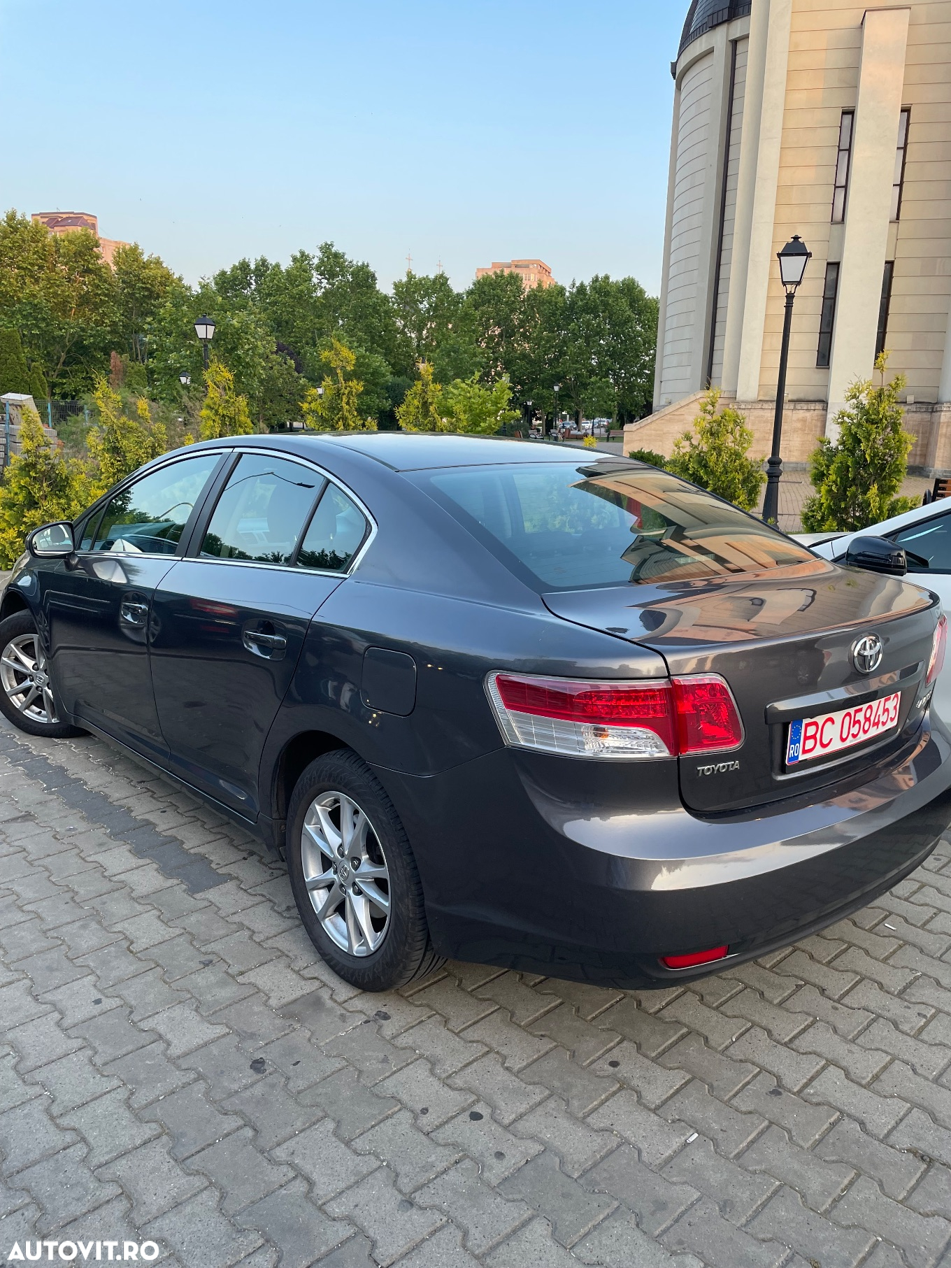Toyota Avensis 2.0 D-4D Executive - 4