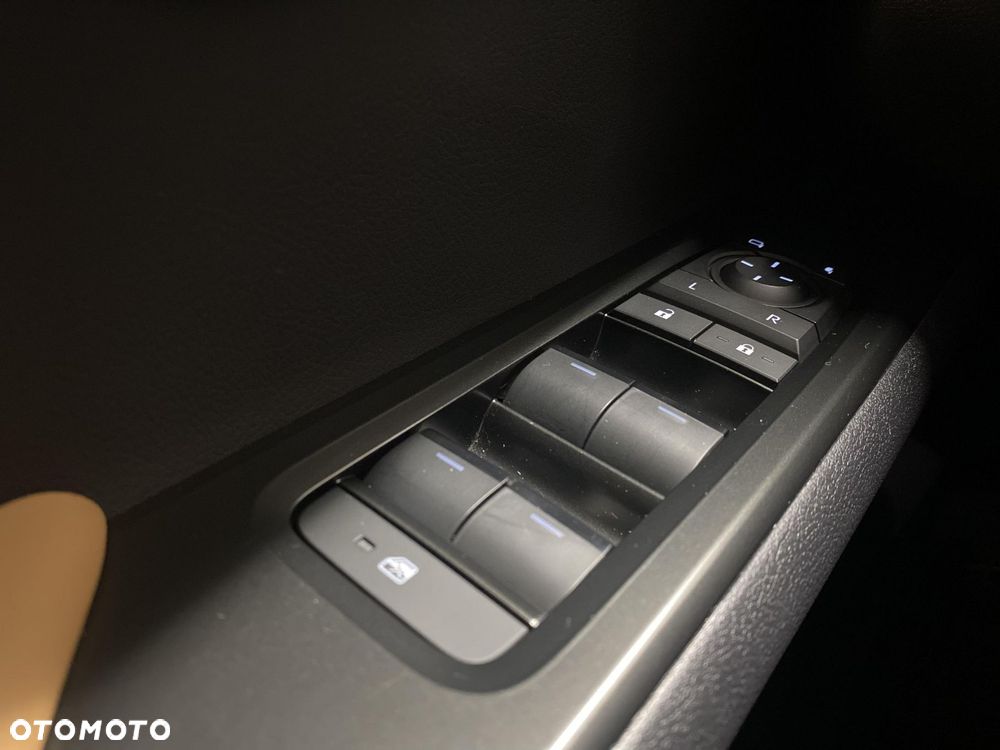 Lexus UX 300h Business - 21