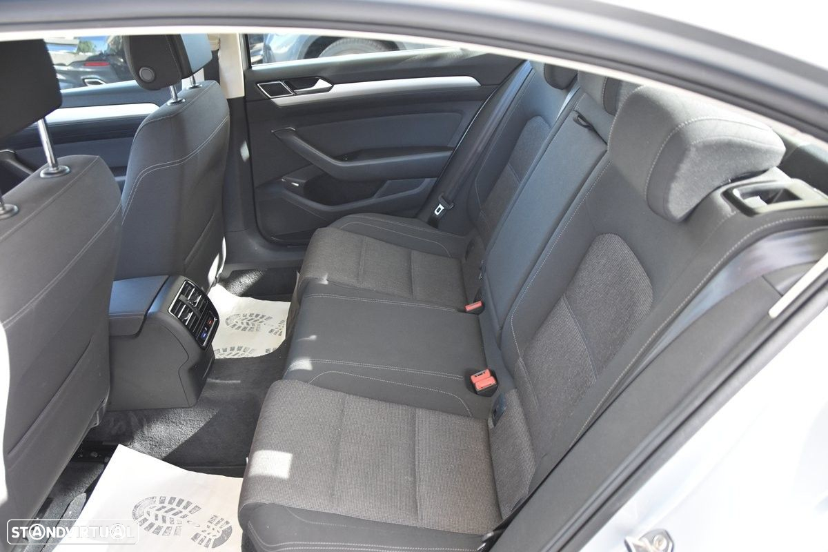 VW Passat 1.6 TDI Confortline - 22