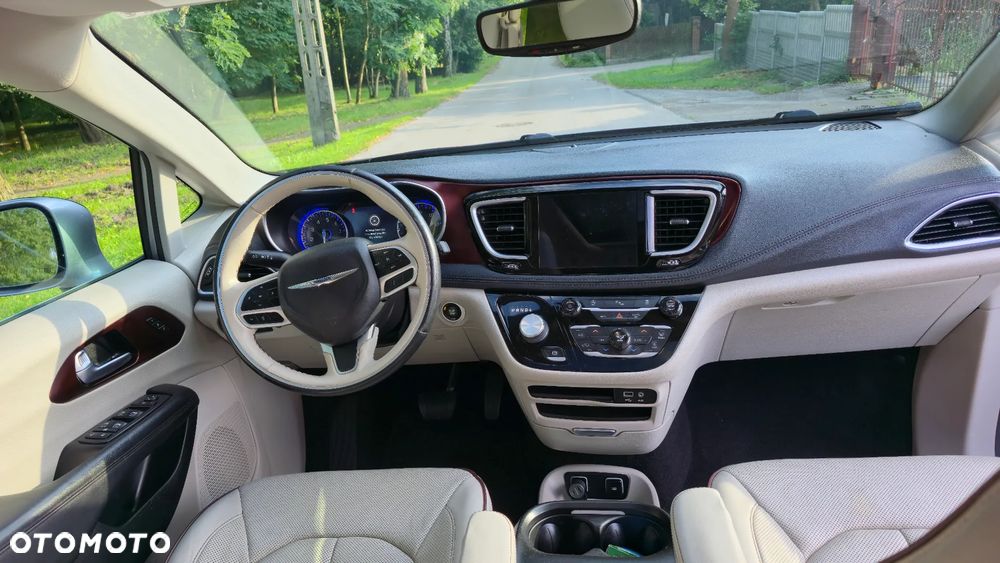 Chrysler Pacifica - 6