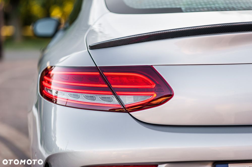 Mercedes-Benz Klasa C 300 9G-TRONIC - 9